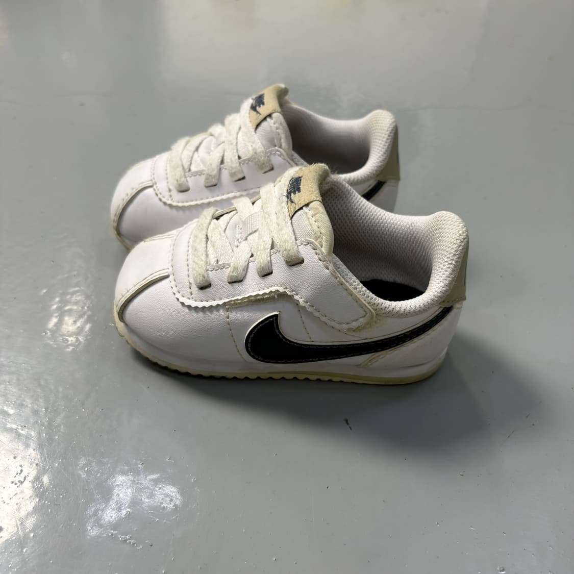 120 나이키 키즈 코르테즈 흰검 운동화 0406J 상품이미지2