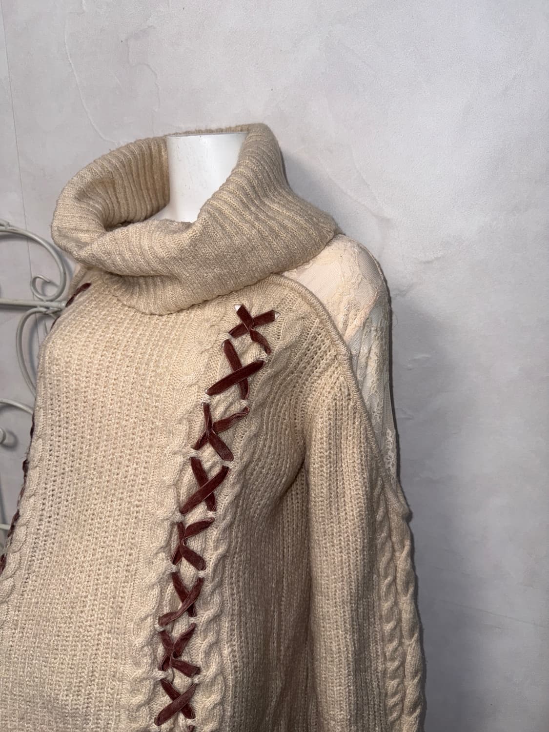 Ivory lace layered ribbon turtleneck ops 상품이미지2