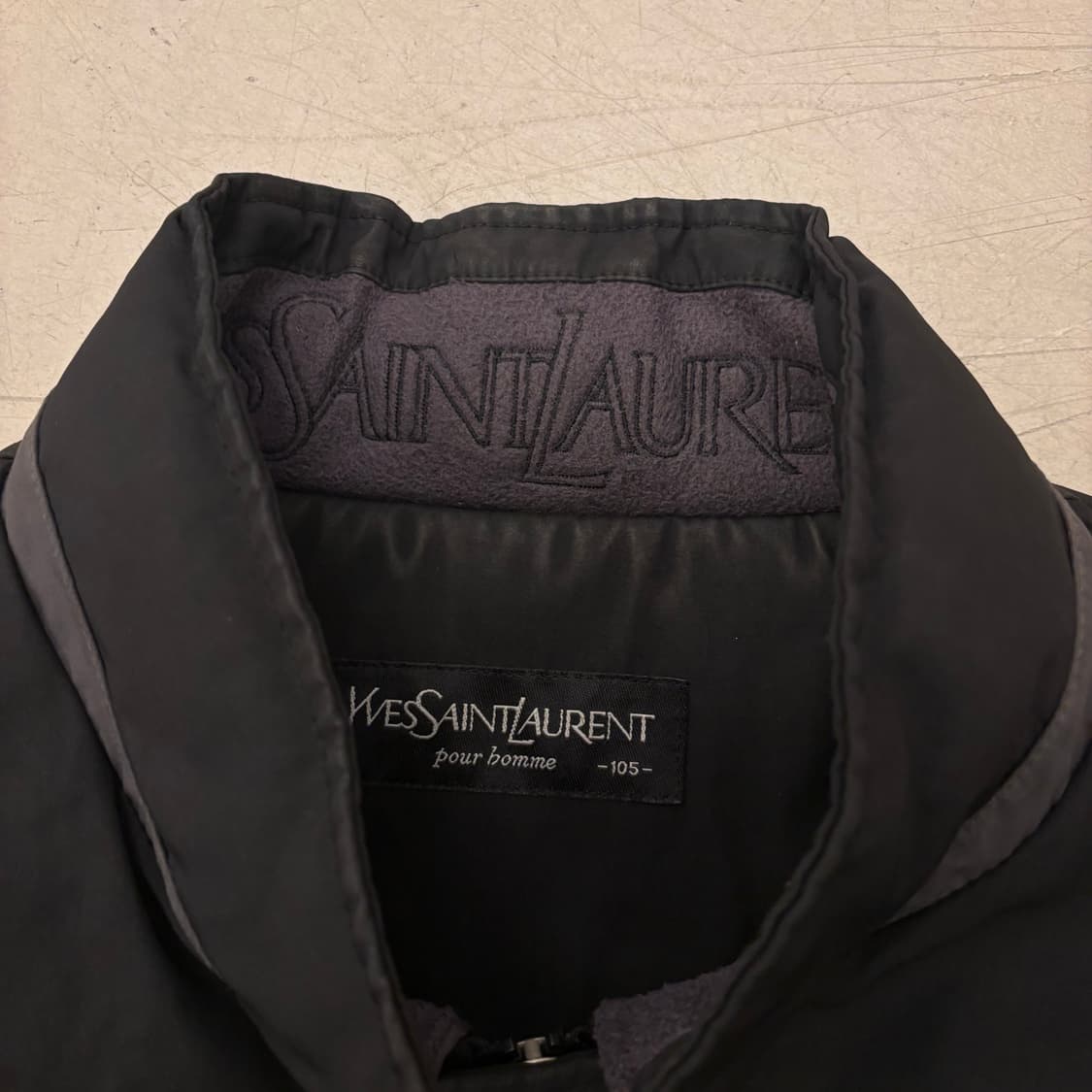 입생로랑 00s 스몰로고 블랙 점퍼 상품이미지3