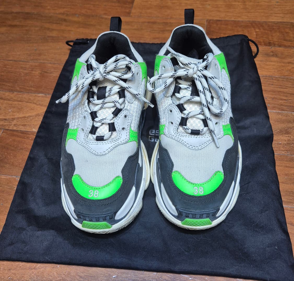 발렌시아가 트리플S 스니커즈 상품이미지1