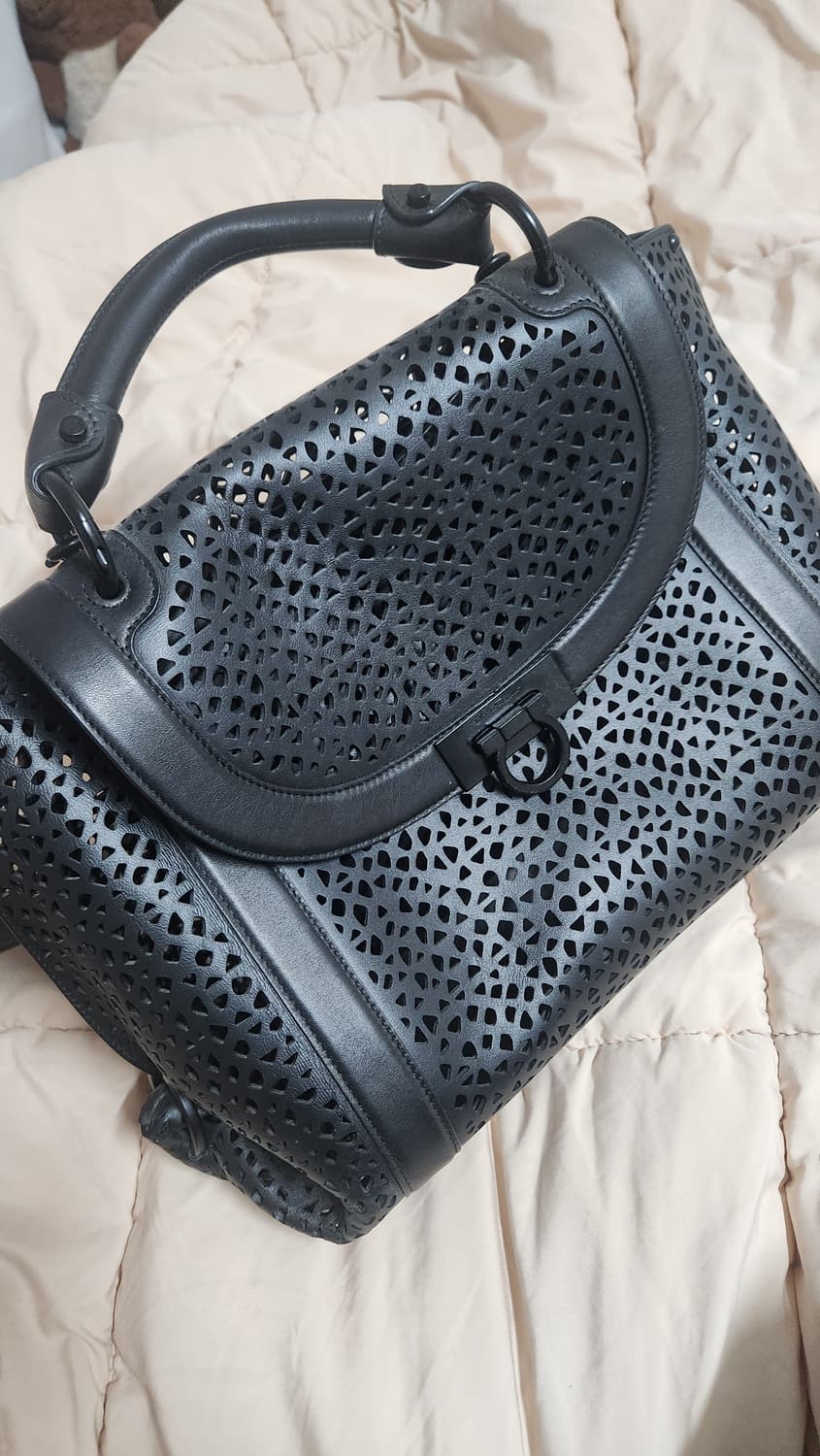 [정품] 급처 페라가모 소프트 소피아 레이저컷 토트백 블랙 상품이미지2