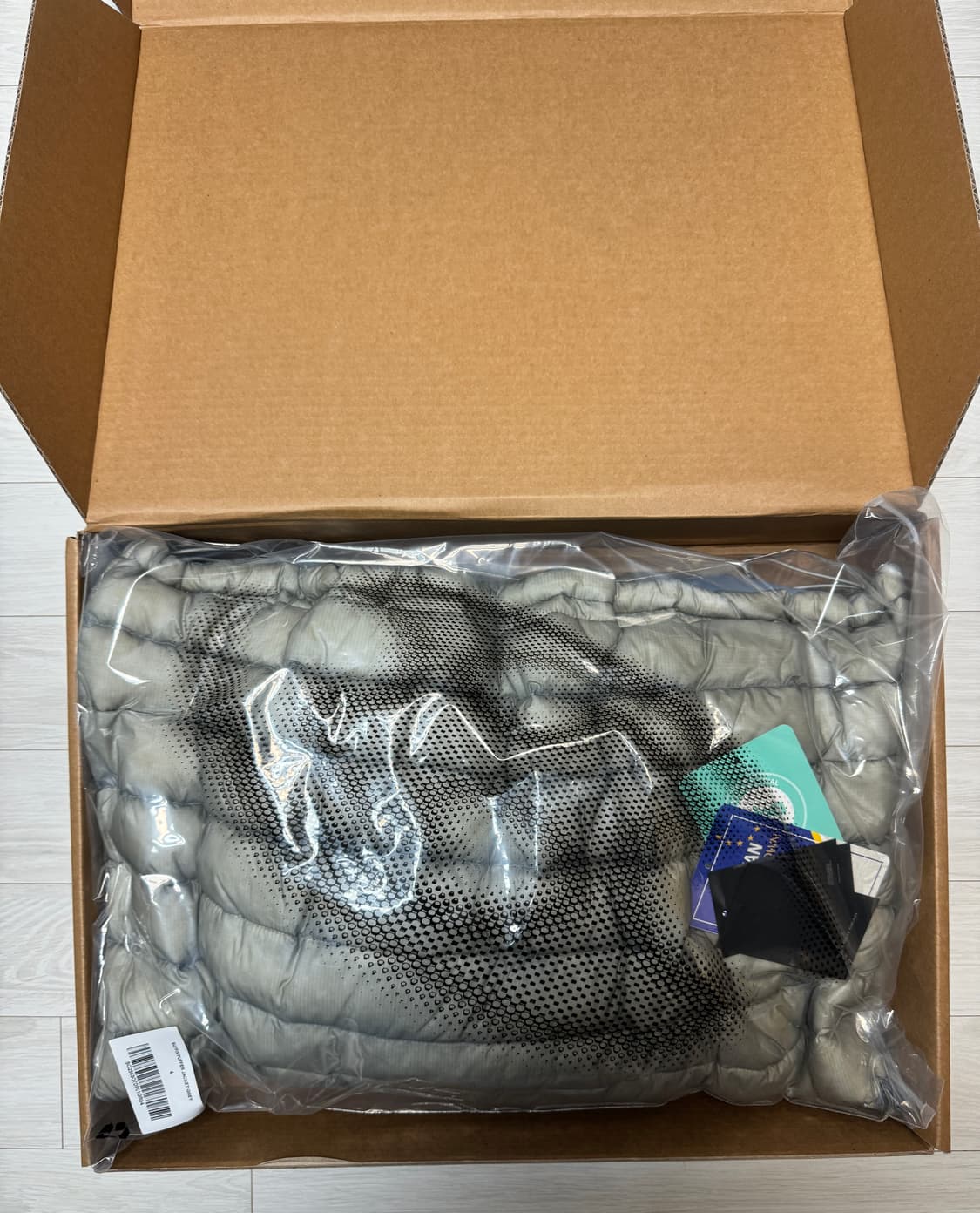 25fw 산산기어 서픽스 경량패딩 그레이 4사이즈 상품이미지4