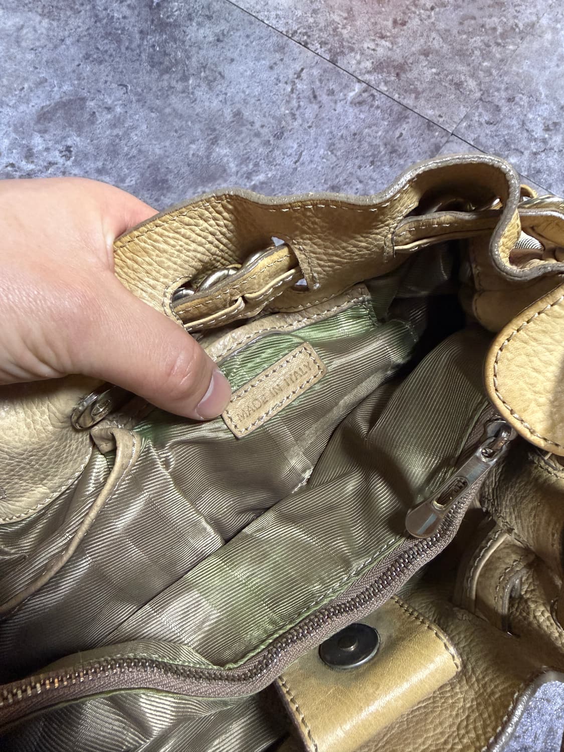 버버리 숄더백 상품이미지5