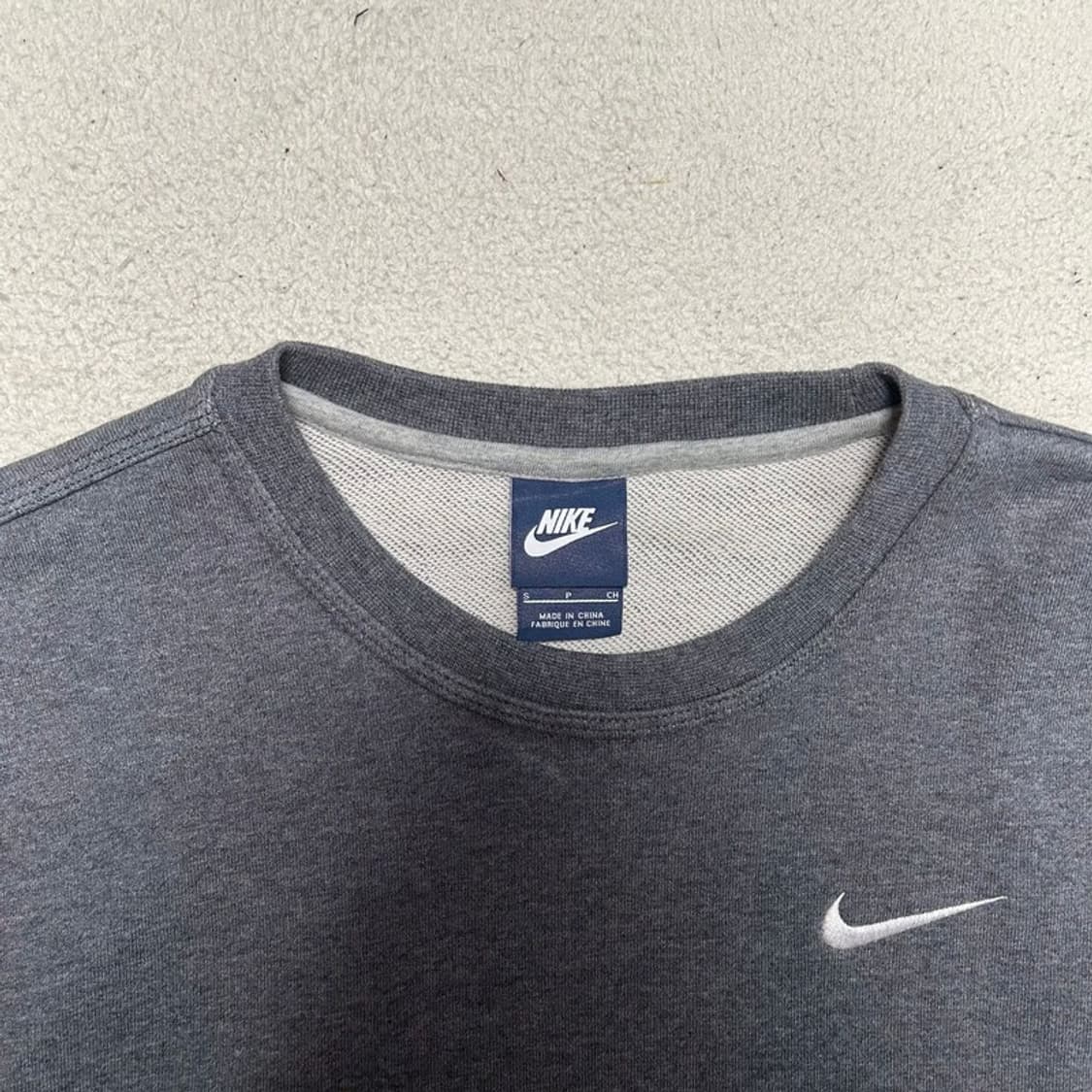 나이키 스우시 맨투맨 차콜 S 상품이미지4