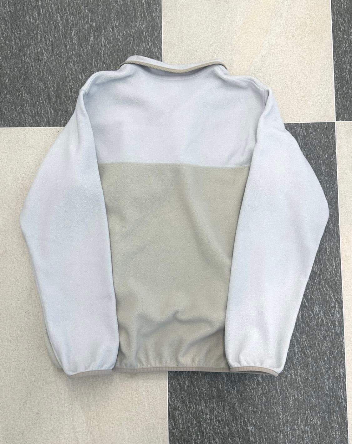 파타고니아 신칠라 그레이/베이지 스냅 플리스 상품이미지2