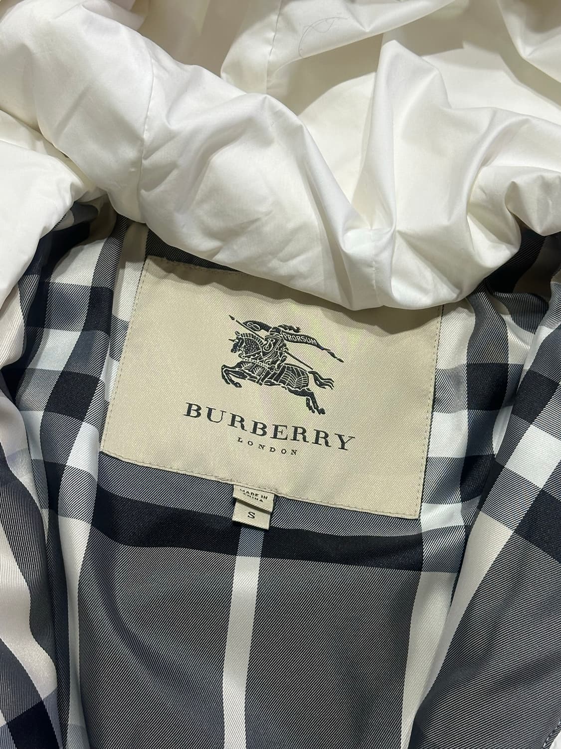 버버리 여성 퀄팅 숏패딩 정품 상품이미지5