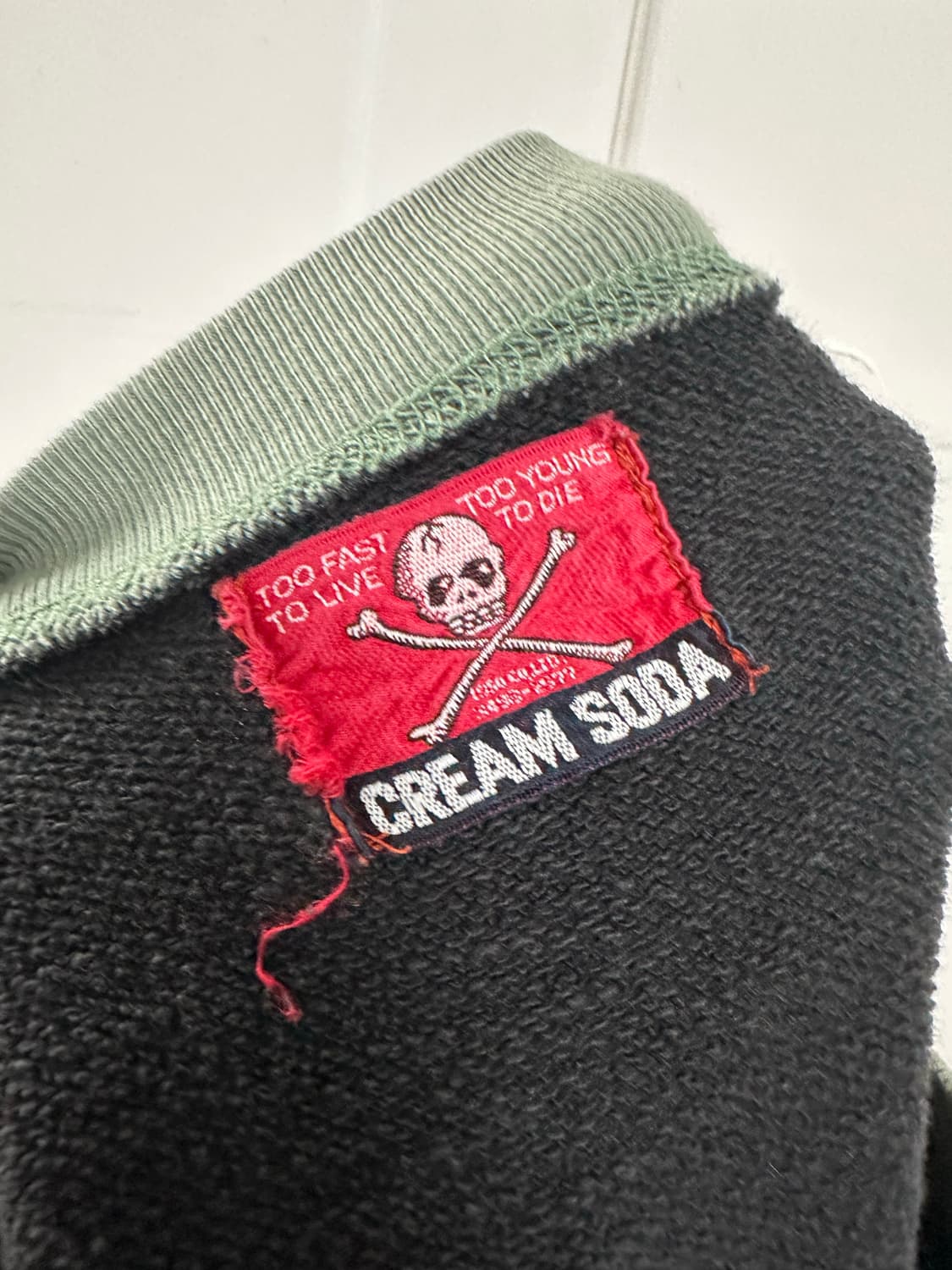 크림소다 핑크드래곤 맨투맨 상품이미지3