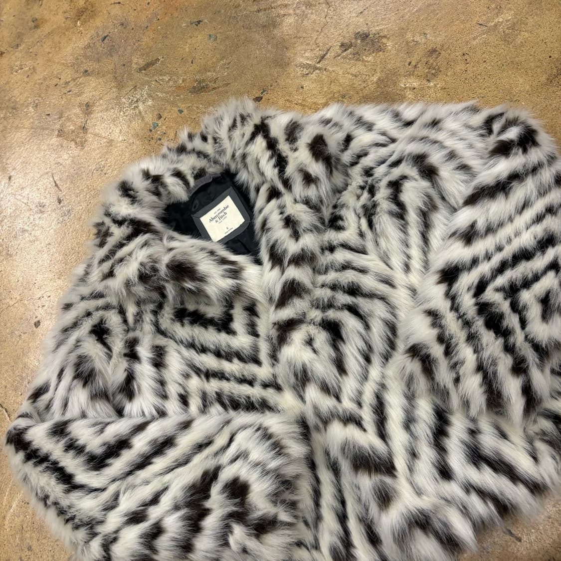 아베크롬비 퍼 지브라 흰검 자켓  상품이미지1