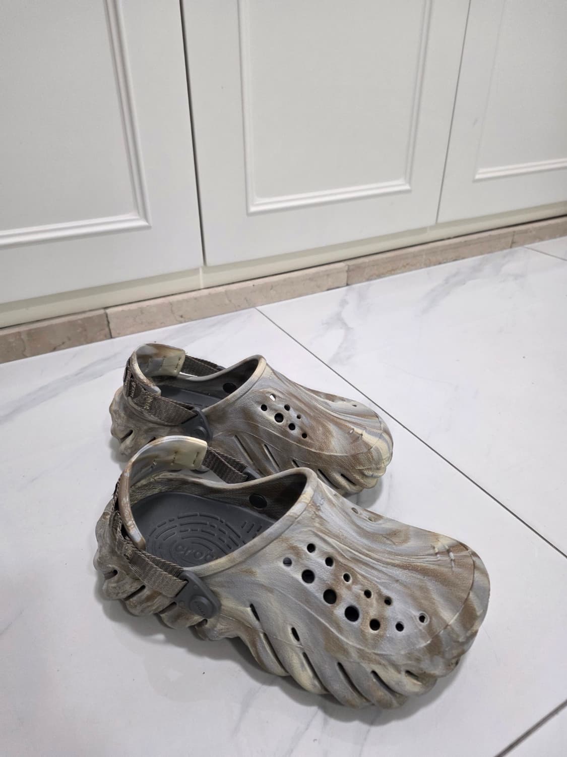 크록스 에코 마블 본 멀티 ECHO MARBLED CLOG  상품이미지2