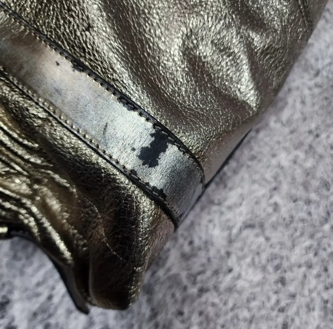 버버리 레더 숄더백 상품이미지8