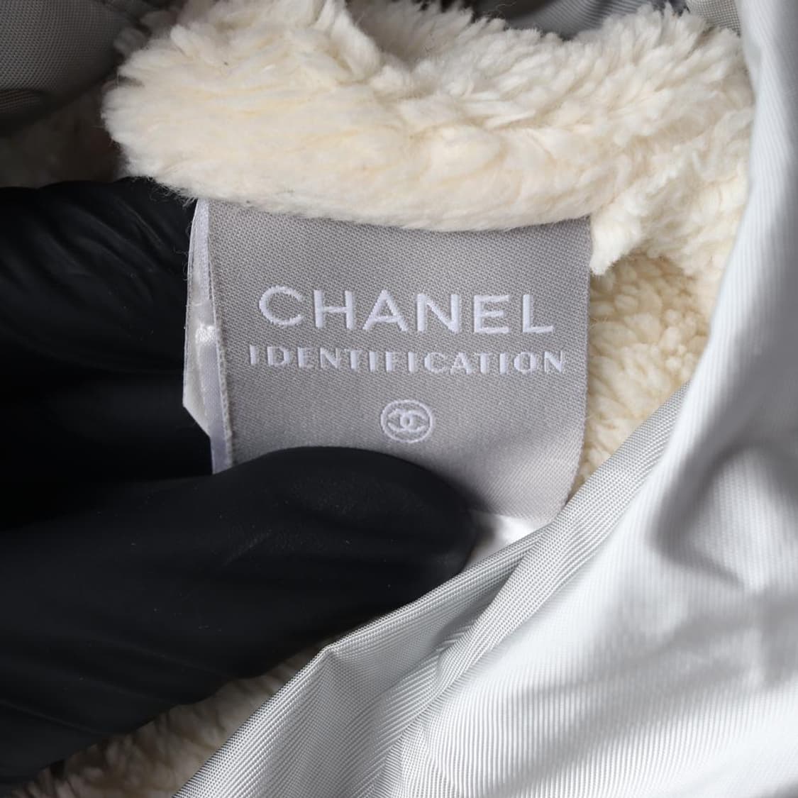 [M]샤넬 그레이 로고 버튼 양털 안감 롱 패딩 파카 점퍼
 상품이미지6