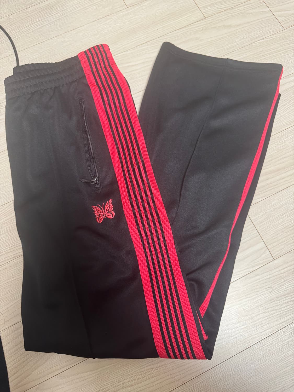 니들스 스트레이트 팬츠 m사이즈 black/red 상품이미지1