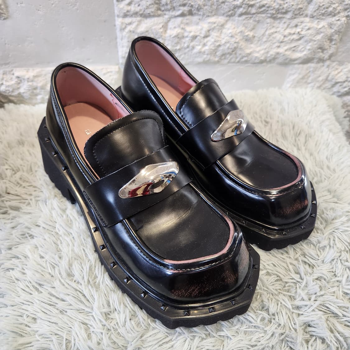 Y2K 무드 통굽 플랫폼 로퍼 / 실버 메탈 포인트 / 235 상품이미지1