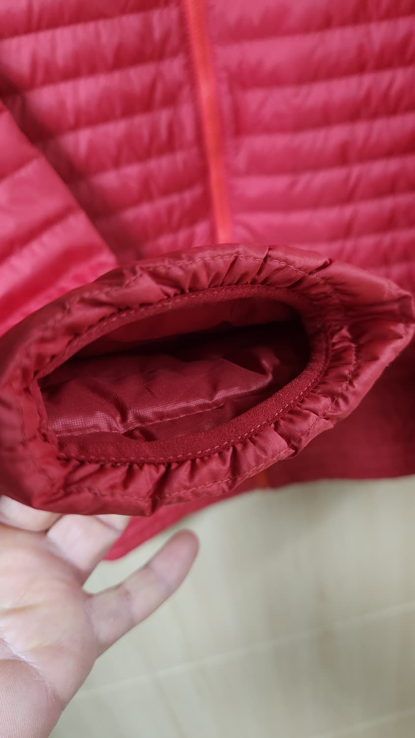 파타고니아 다운쉬프트 버건디 컬러 M사이즈 판매합니다. 상품이미지3