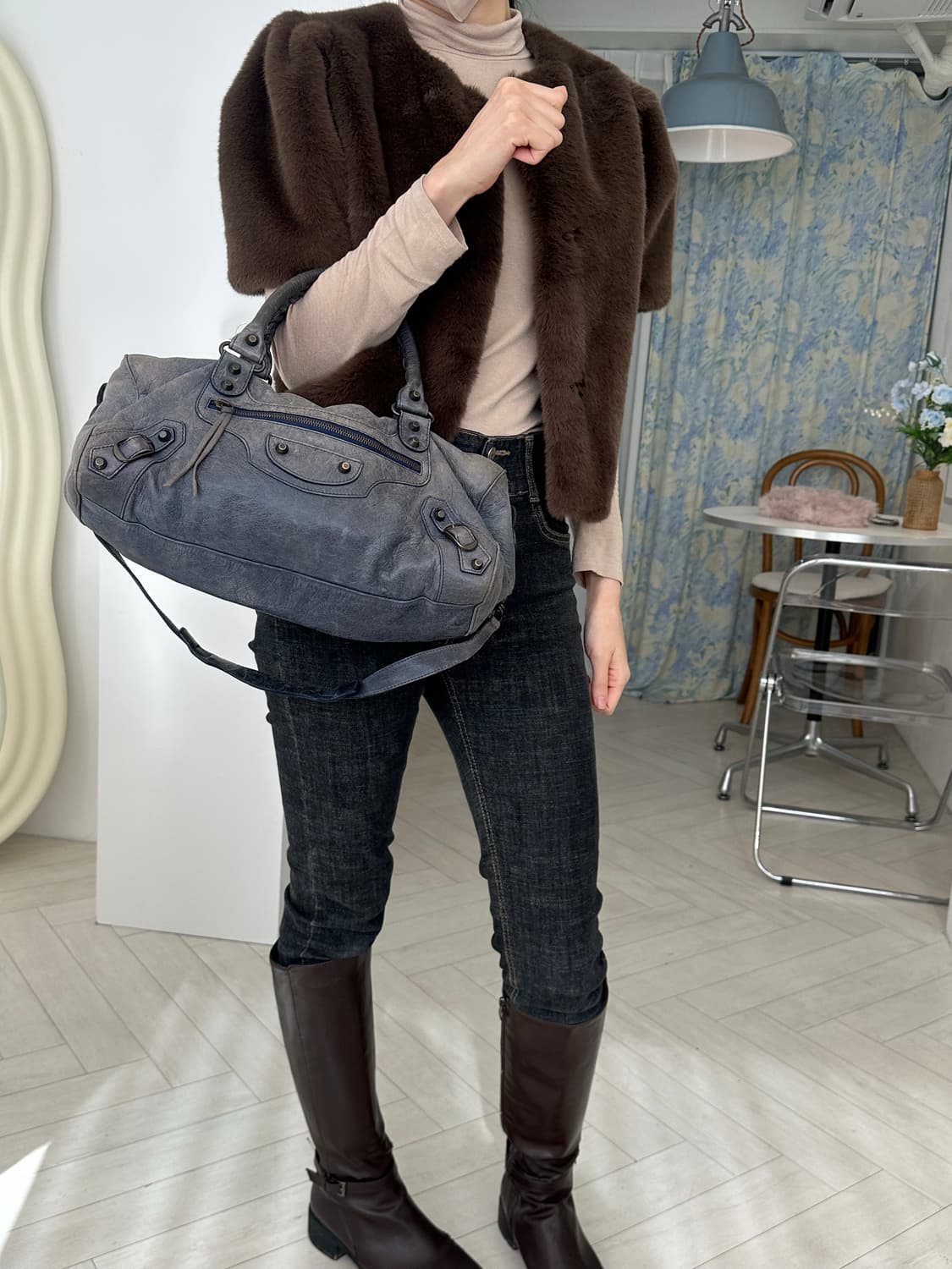 [A 정품] 발렌시아가 시티 모터백 트위기 블루그레이 상품이미지3