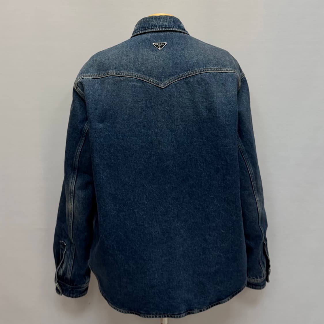 프라다 삼각로고 패디드 데님 셔츠 자켓 ( 105~110 ) 상품이미지2