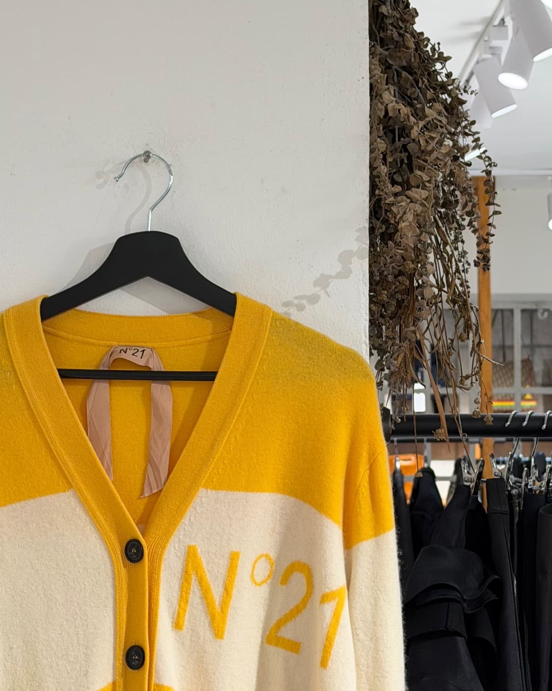 n21 옐로우 클라우디아 울 로고 가디건 상품이미지3