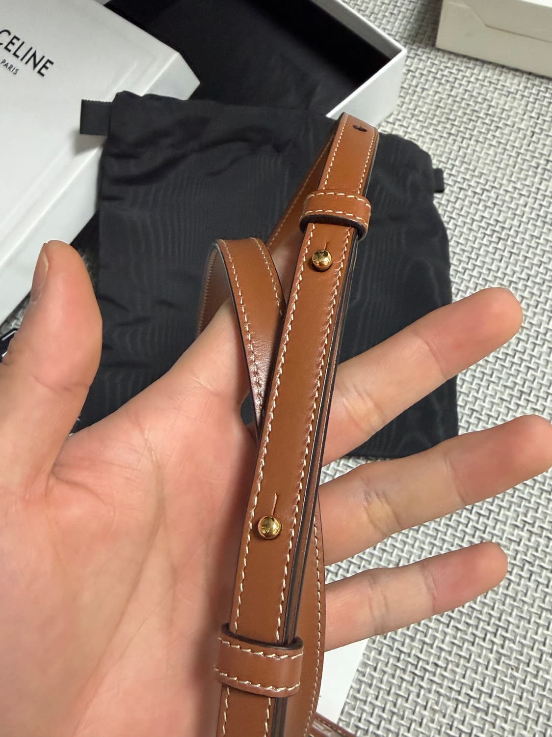 [새상품급/크림]셀린느 트리오페 오벌 펄스 미니백 상품이미지8