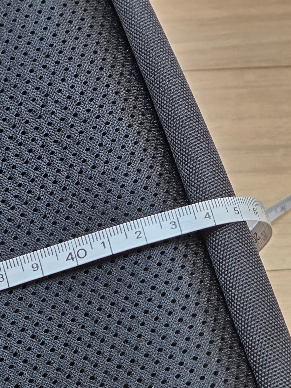 데상트 블랙 백팩 S0123HBP10 모델입니다. 100% 폴리에스터 소 상품이미지8