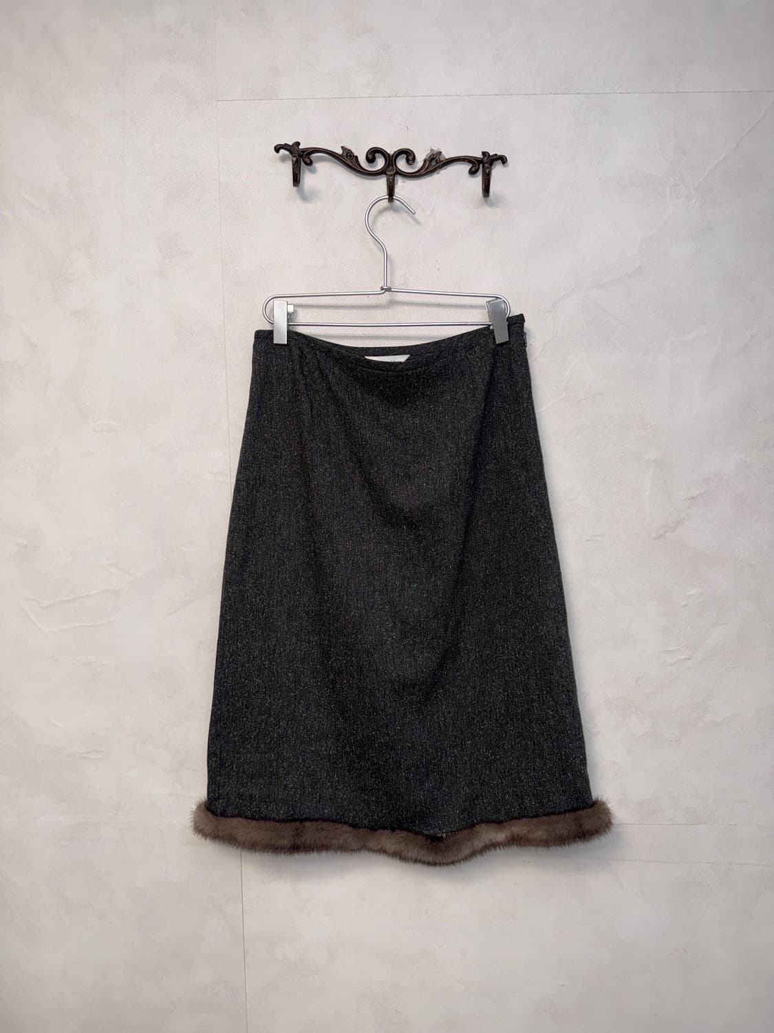Charcoal fur trimmed midi skirt 상품이미지1