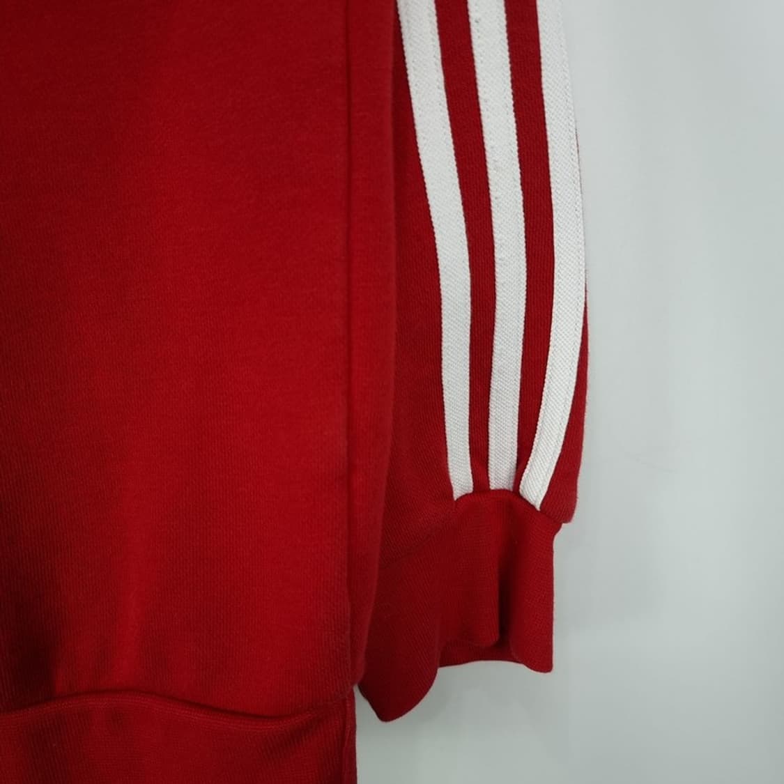 [아디다스] 불꽃 로고 자수 삼선 맨투맨 레드 M19259 상품이미지7