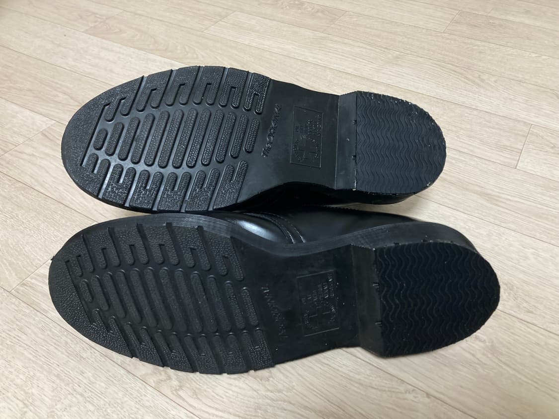 닥터마틴 1461 모노블랙 UK6(250) 판매 상품이미지5