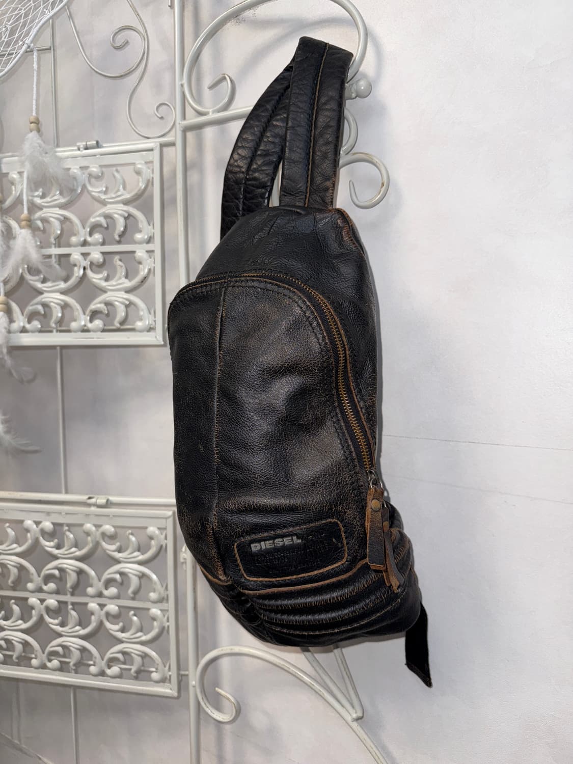DIESEL aging brown cowhide body bag 상품이미지2