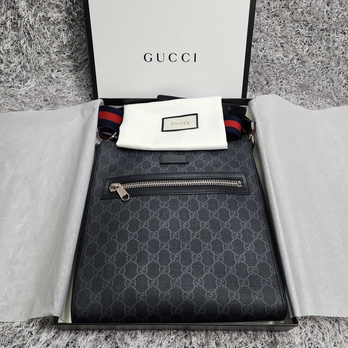 구찌 GG 수프림 웹 스트랩 블랙 메신저 크로스백 상품이미지7