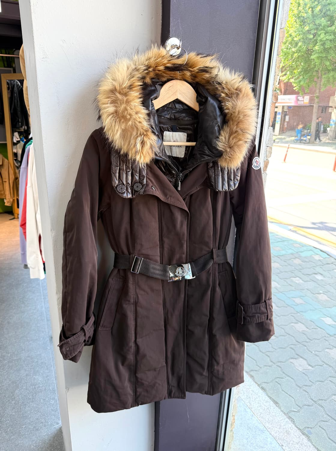 1/ 몽클레어 구스다운 리얼퍼 벨티드 패딩자켓 상품이미지3