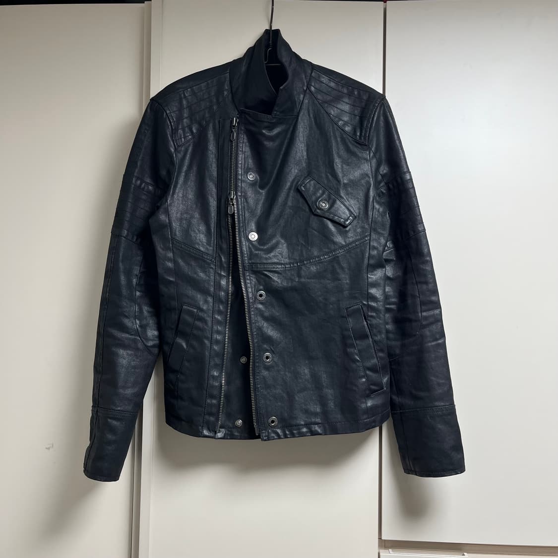 알마니익스체인지 사선 하이넥 코팅자켓 상품이미지3