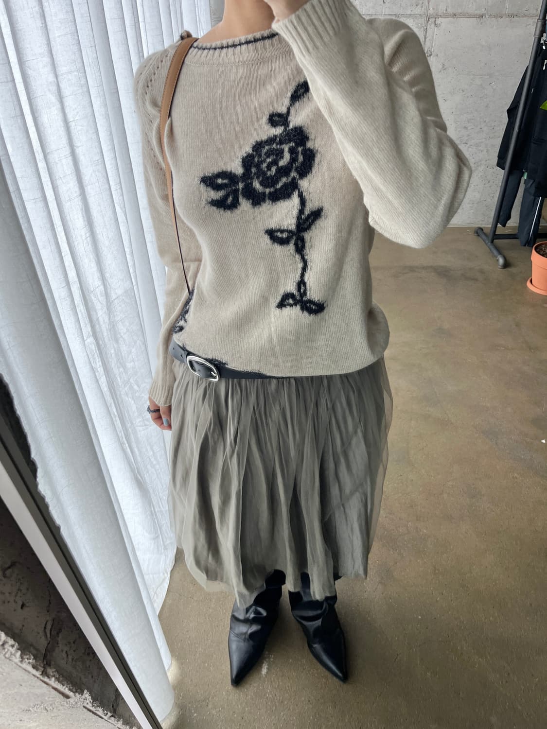 Mou 이탈리안 로즈 스웨터 오트밀 상품이미지5