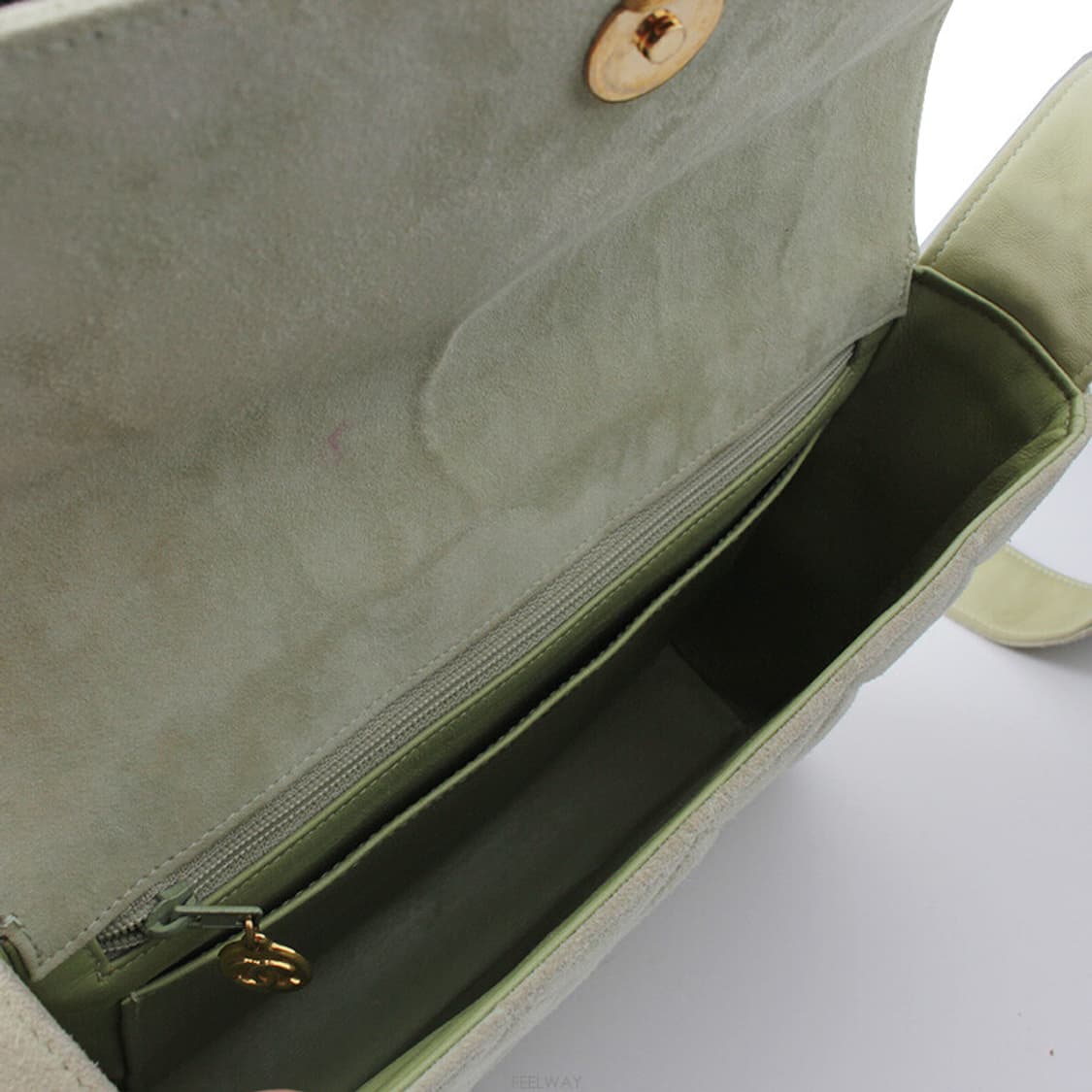 샤넬 스웨이드 퀼팅 민트그린 플랩 크로스백 (7자리9번대) 상품이미지5