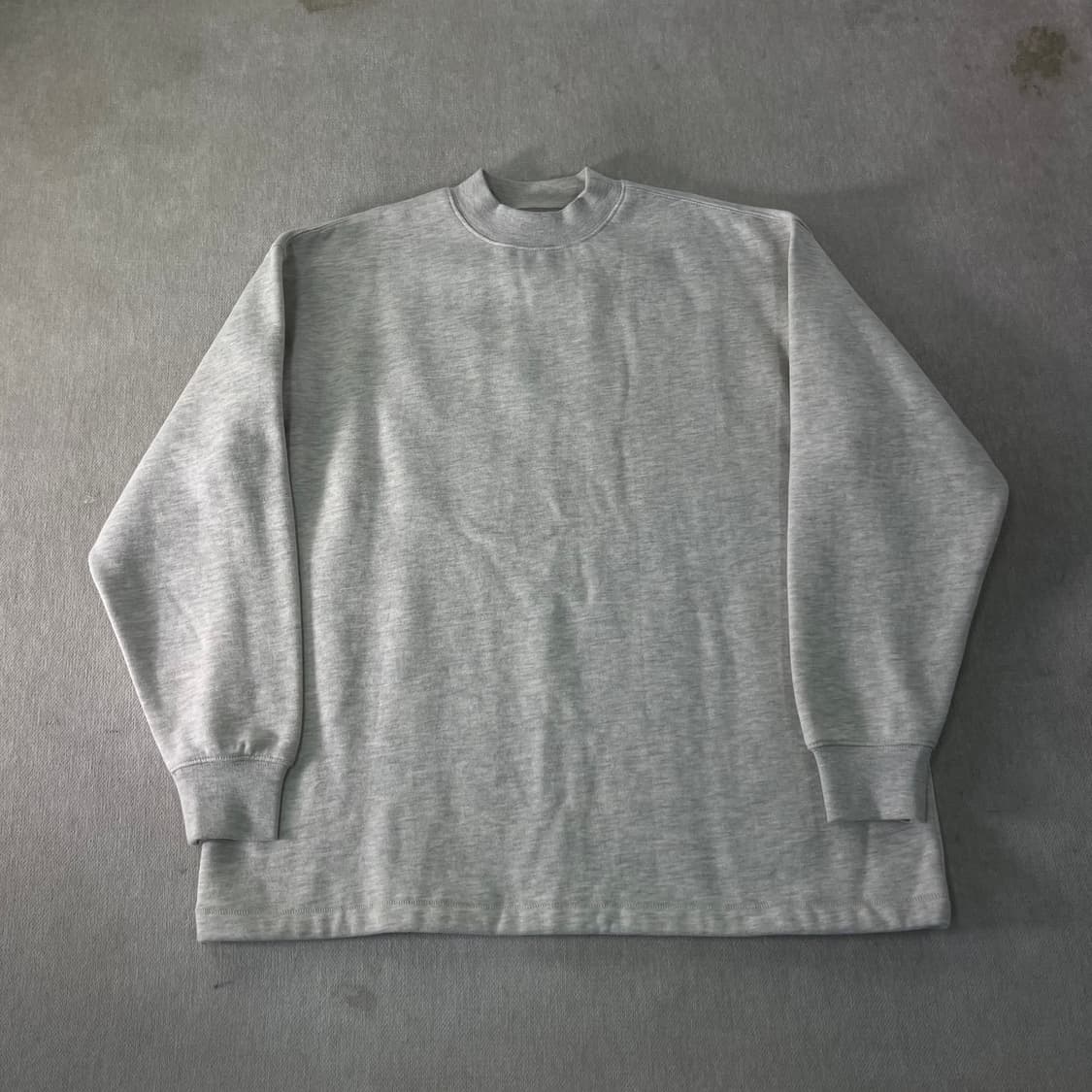 105 피오갓 에센셜 백로고 스웻셔츠 상품이미지2