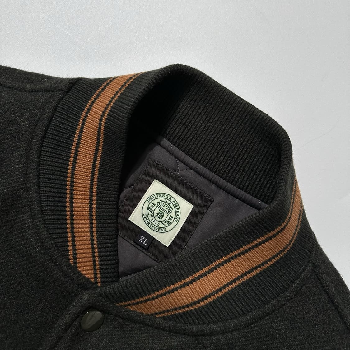 듀테로 x 암피스트 울 레더 바시티 자켓 상품이미지4