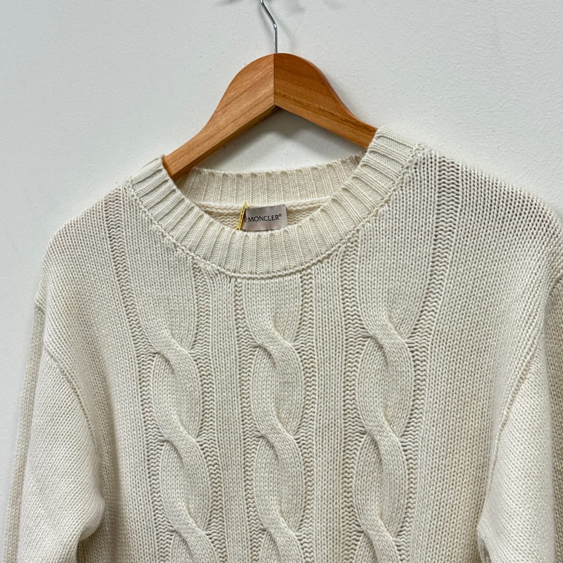 (정품매칭)몽클레어 여성 케이블 니트 캐시미어 스웨터 아이보리S 상품이미지4