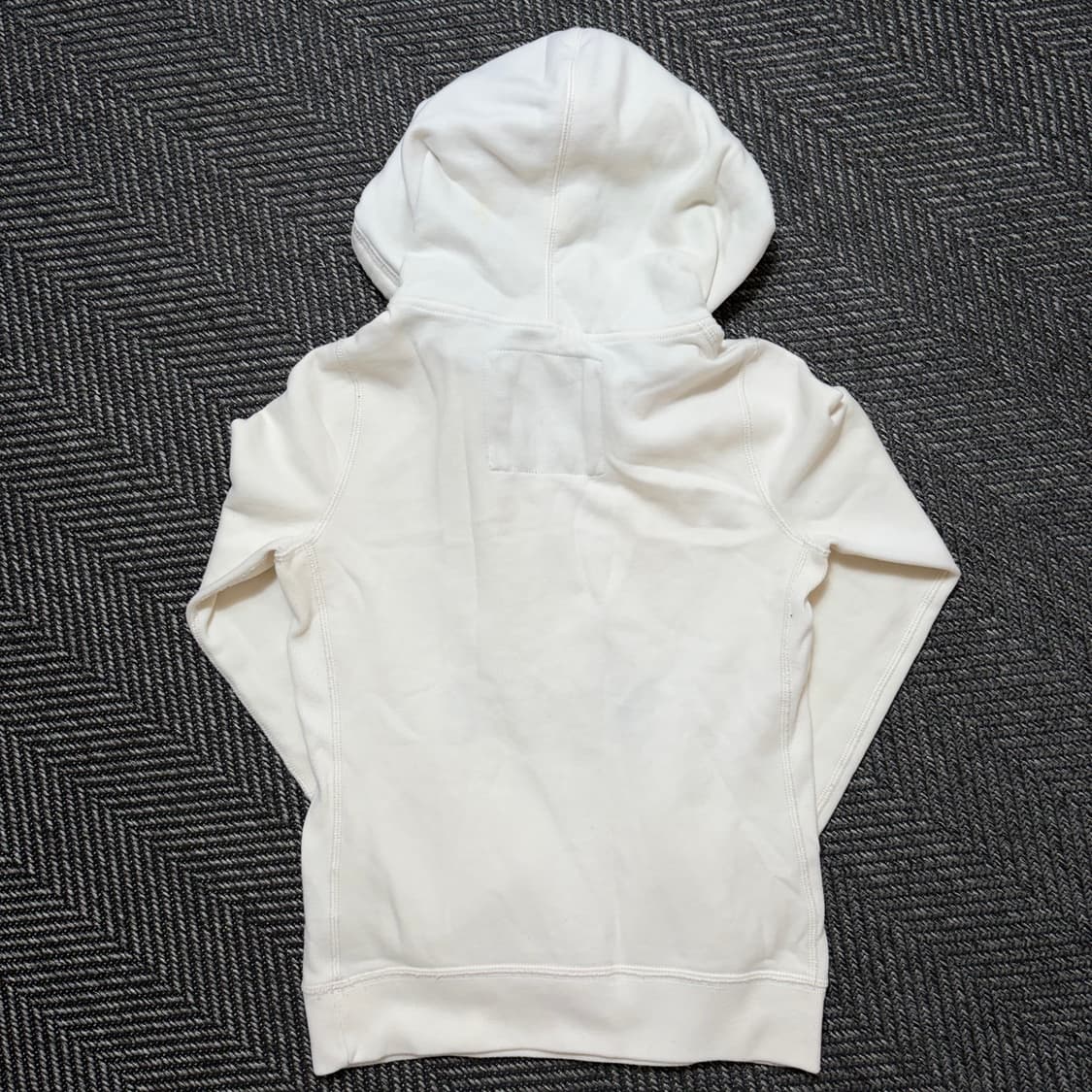 A&F 아베크롬비 화이트 아치로고 패치 기모 후드티(S) 상품이미지2