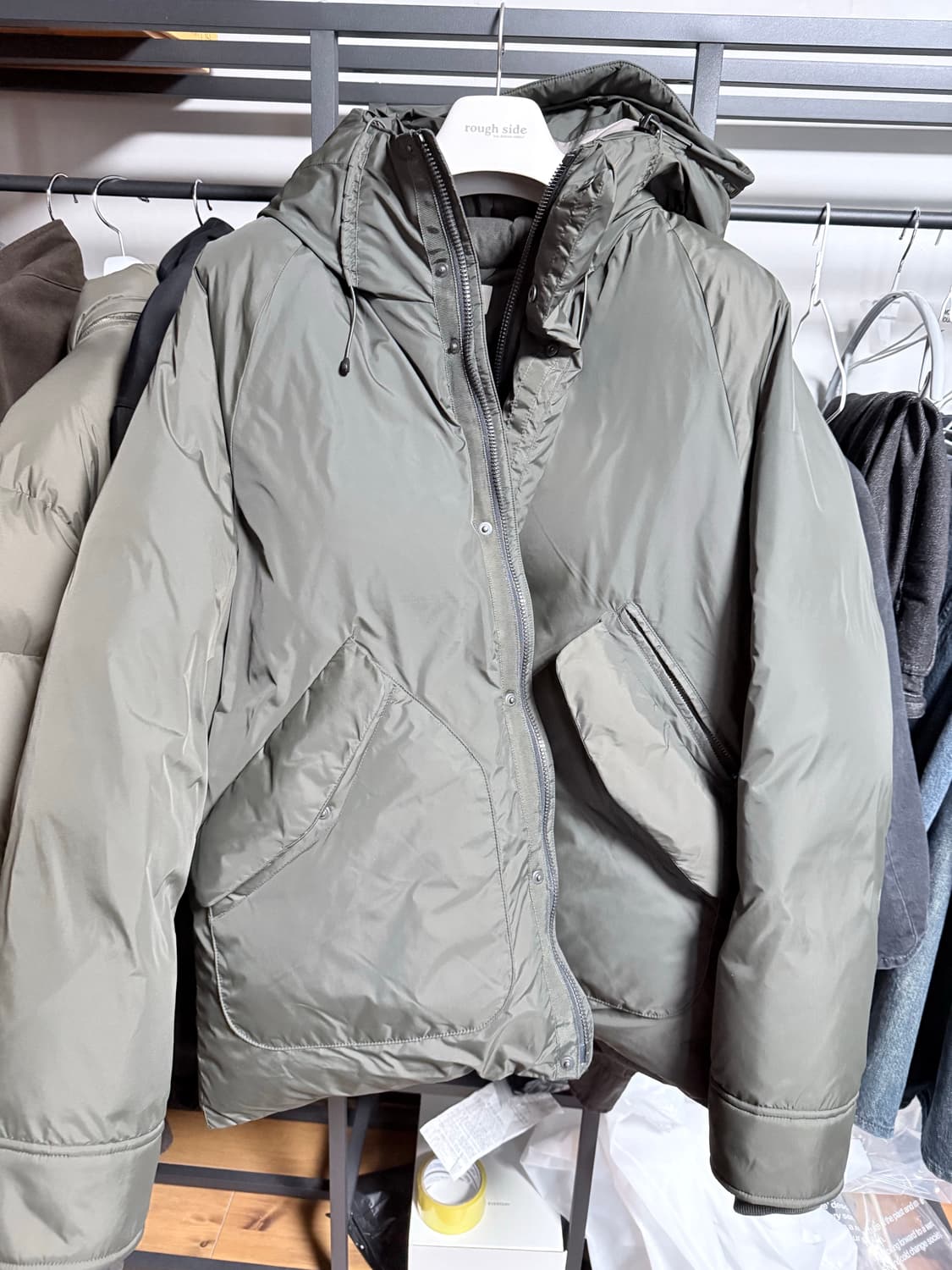 25fw러프사이드클라우드파카 다크올리브3사이즈 상품이미지1