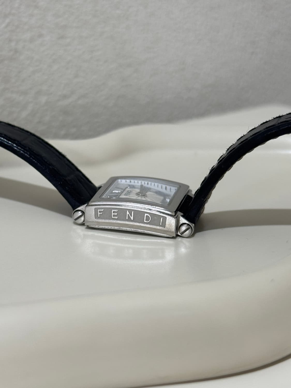 펜디 정품 뉴콰드로 여성 손목 시계 실버 은장 블랙 가죽 상품이미지5