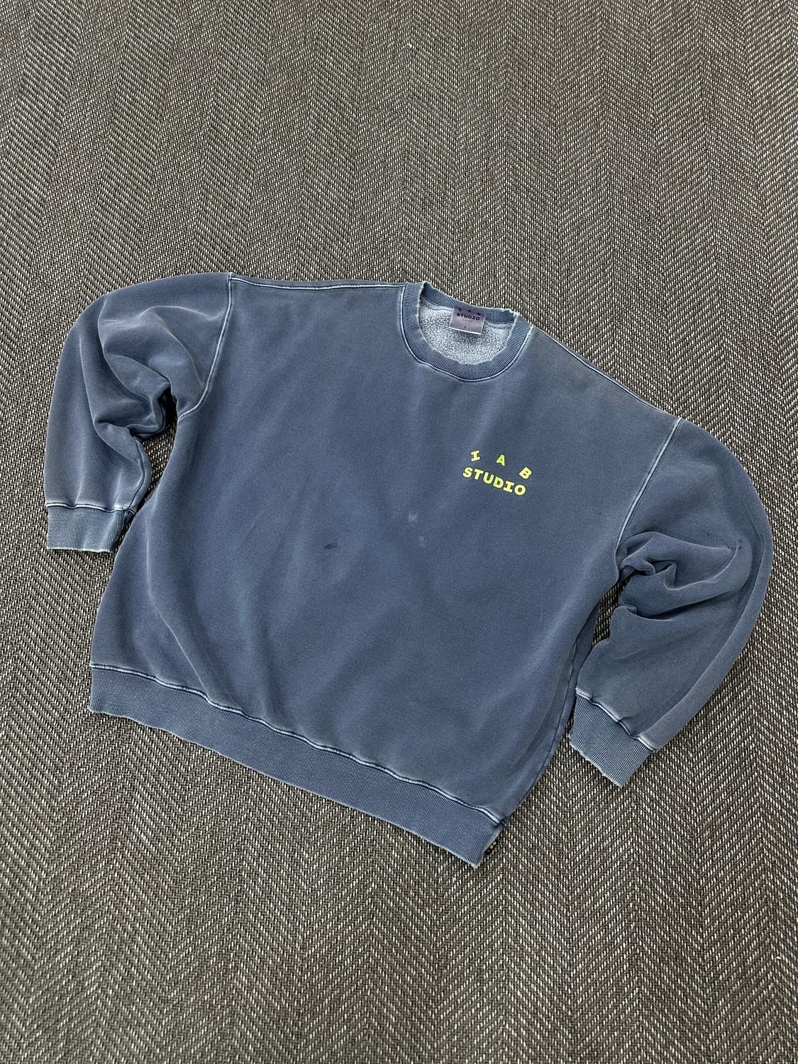 아이앱 피그먼트맨투맨 L 상품이미지1