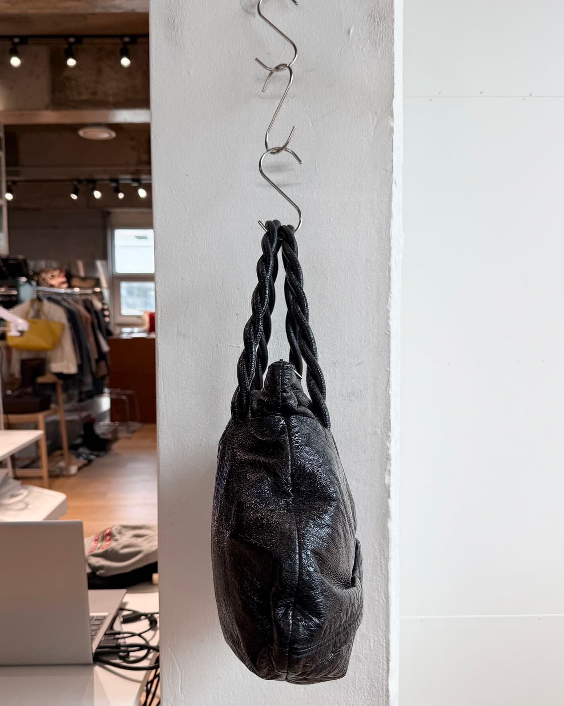 살바토레 페라가모 블랙 레더 숄더백  상품이미지5