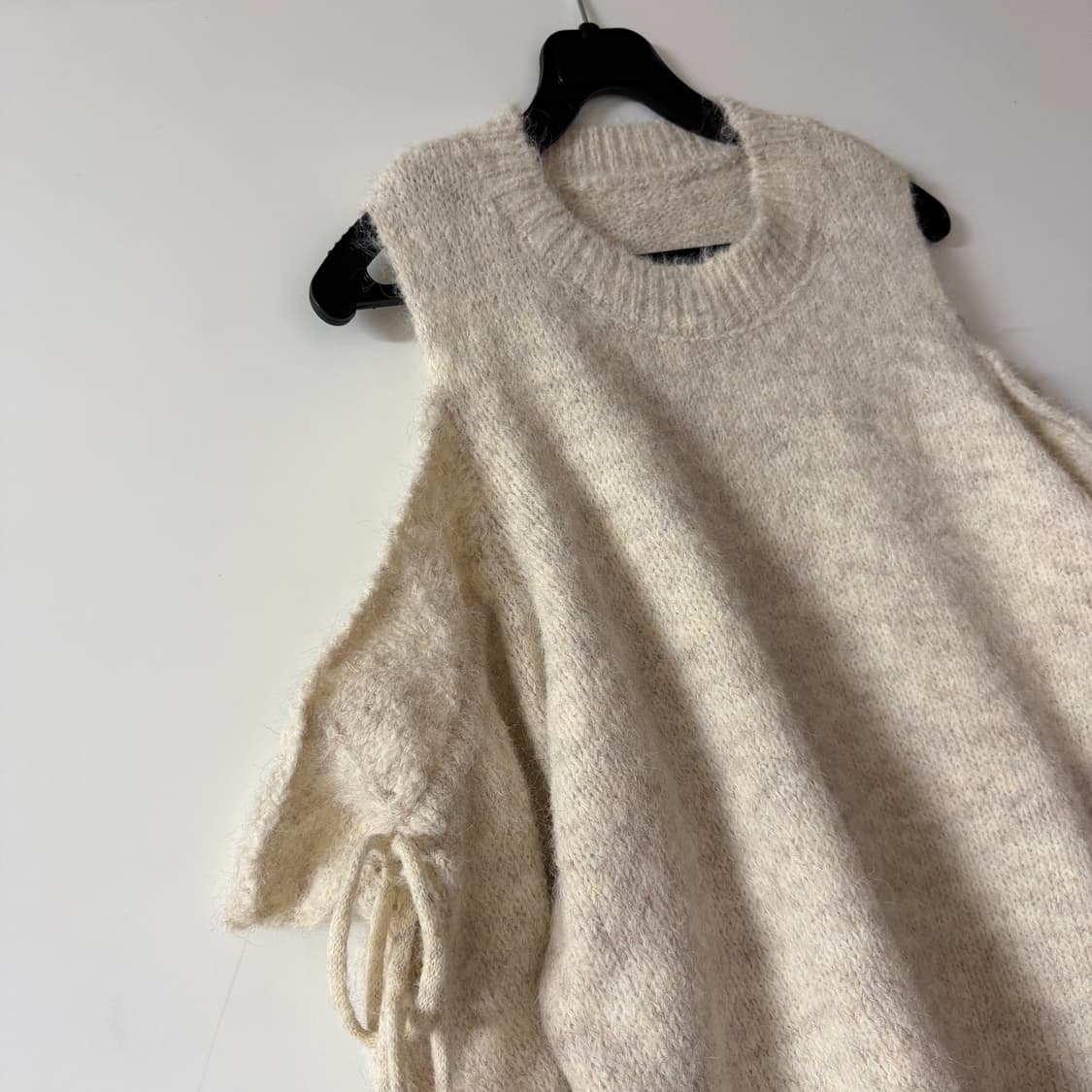 새상품 여자 오프숄더 니트 (베이지) 상품이미지4