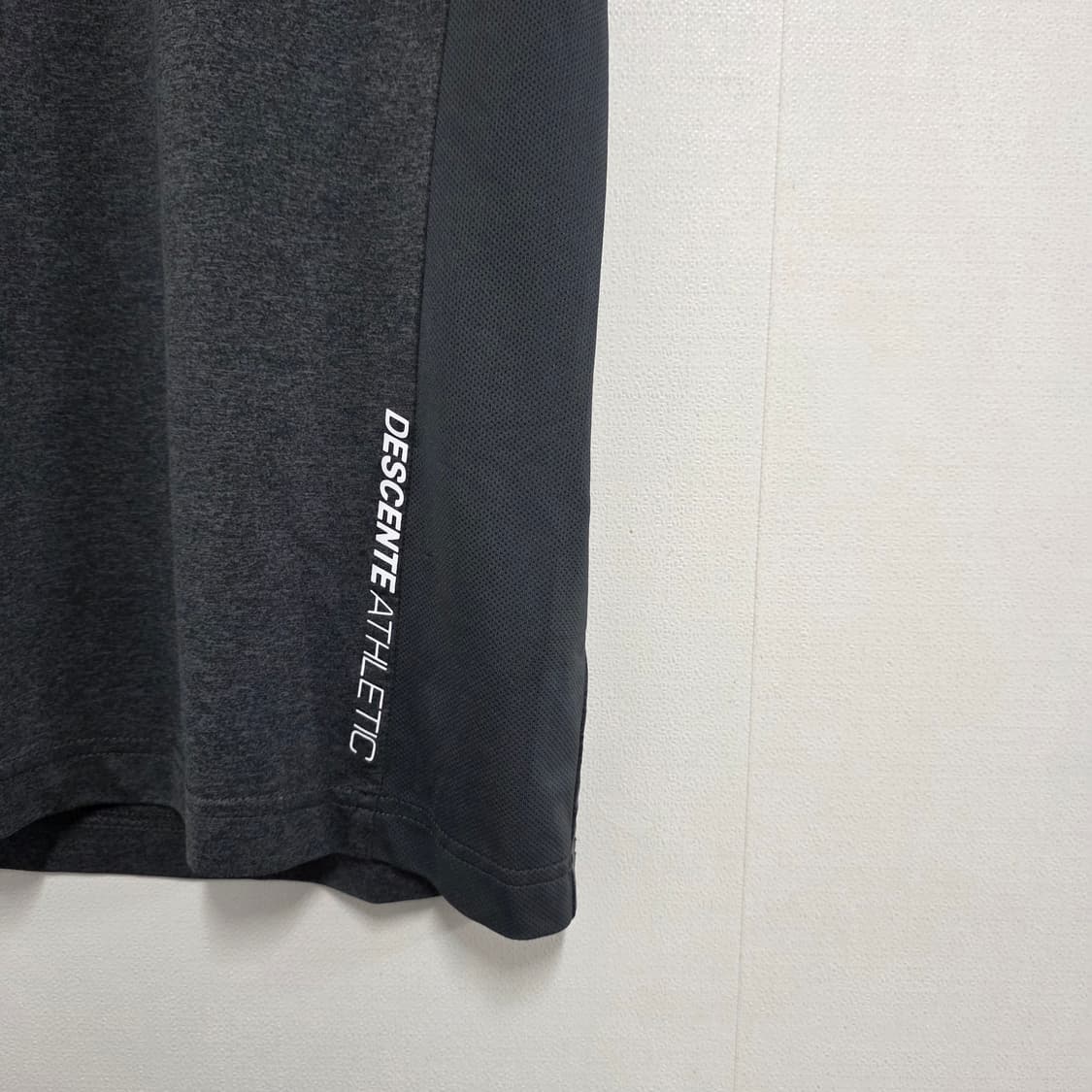 M 95-100 데상트 기능성 반팔티셔츠 다크그레이 상품이미지3