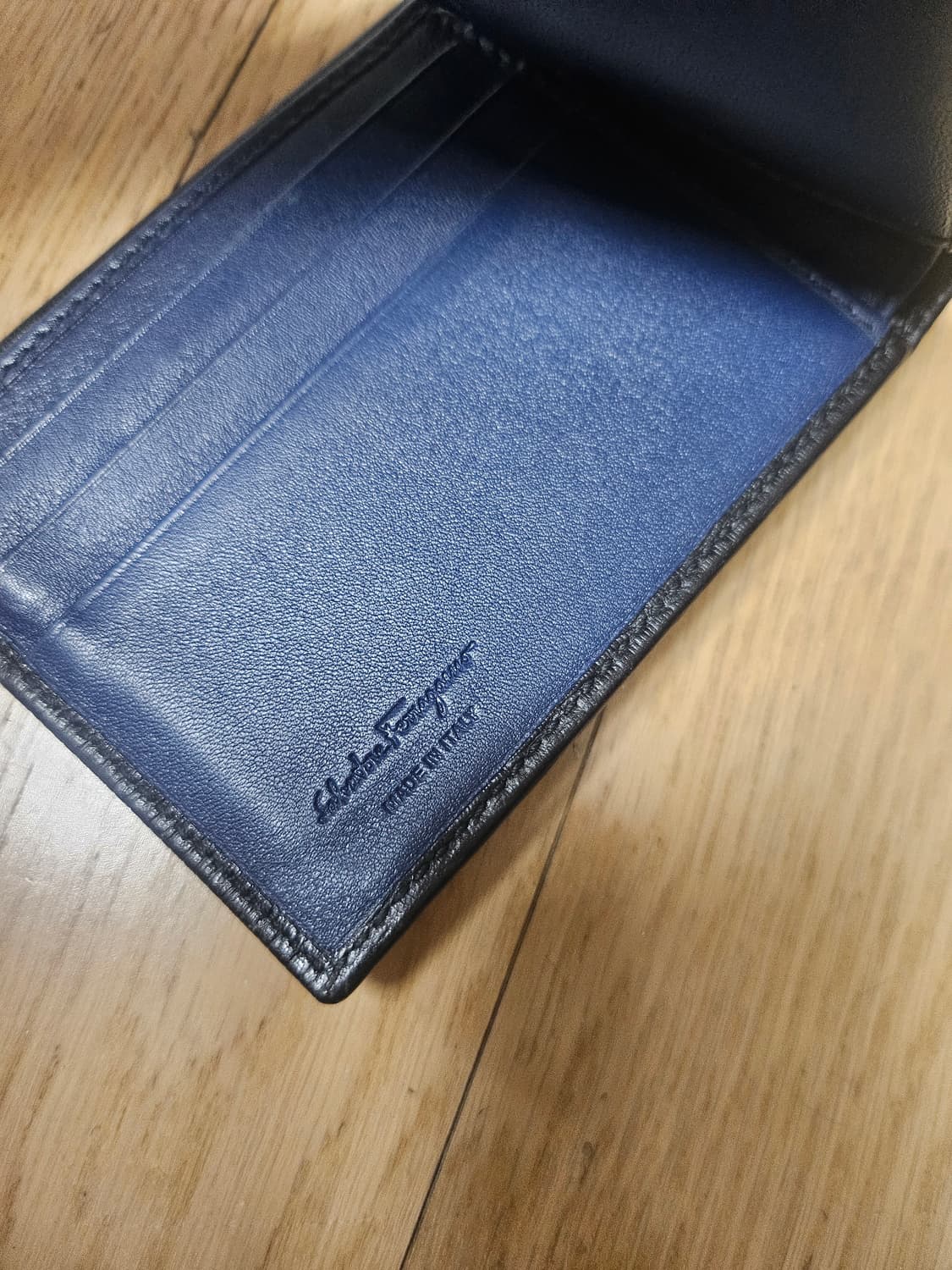 페라가모 정품 남성반지갑 상품이미지3