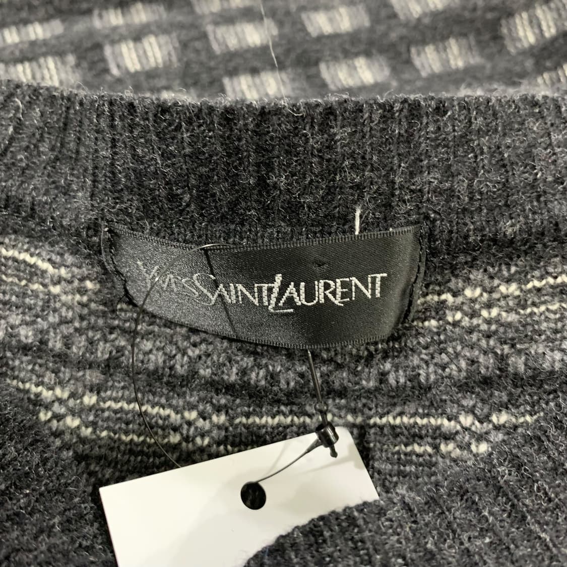 입생로랑 패턴 니트 상품이미지5