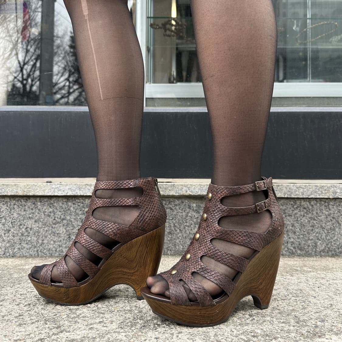00s 데드스톡 뱀 패턴 가죽 앤 브라스 웨지 샌들 풀박스 상품이미지8