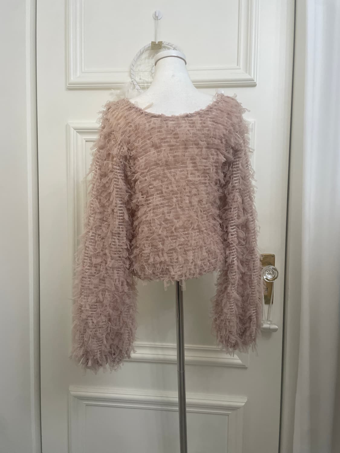indi pink shaggy crop knit top(size-F) 상품이미지3