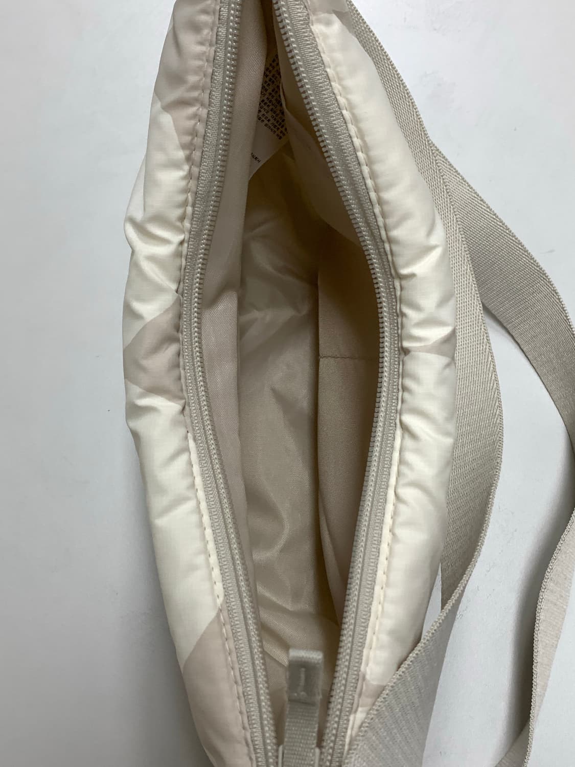 마리메꼬 유니클로 미니 숄더백 (right grey) 상품이미지5