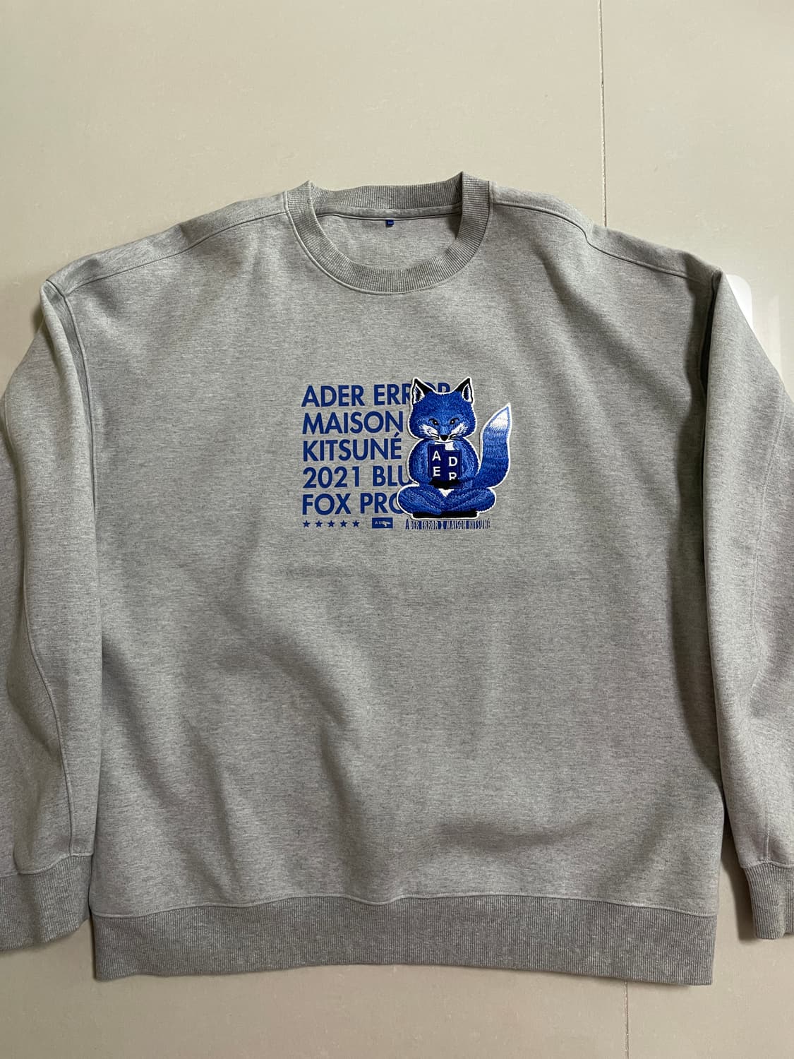 아더에러 메종키츠네 메디테이션 폭스 스웻셔츠 그레이 상품이미지1
