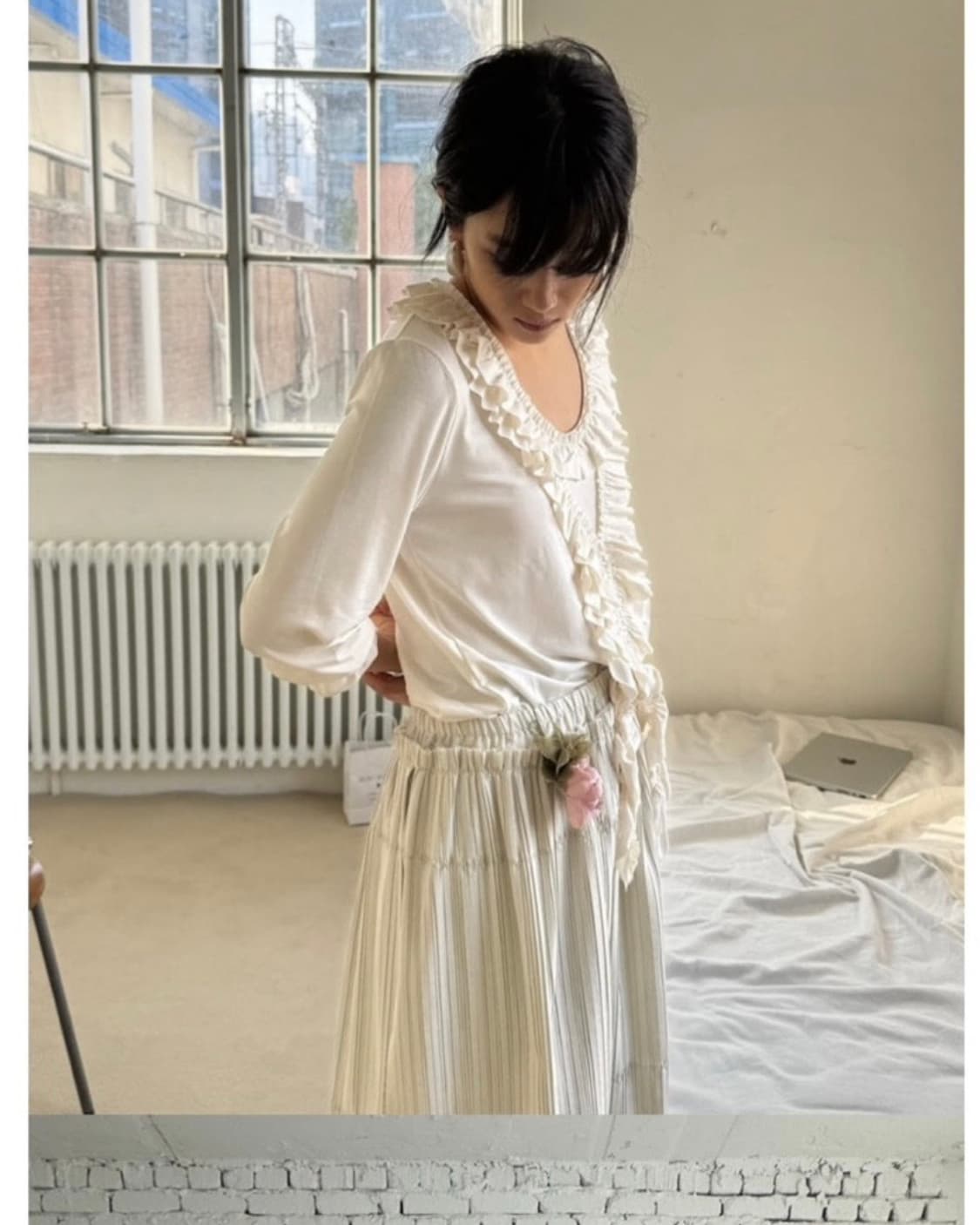 노이어덜트 스쿱넥 프릴 티셔츠 상품이미지2