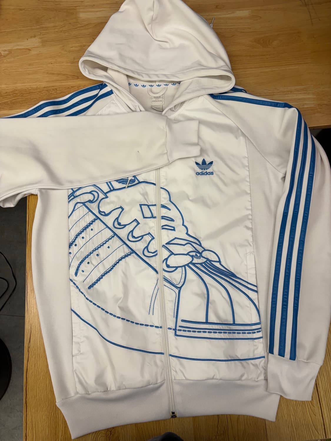 [100] 아디다스 슈퍼스타 자수 흰/파 후드집업 상품이미지1